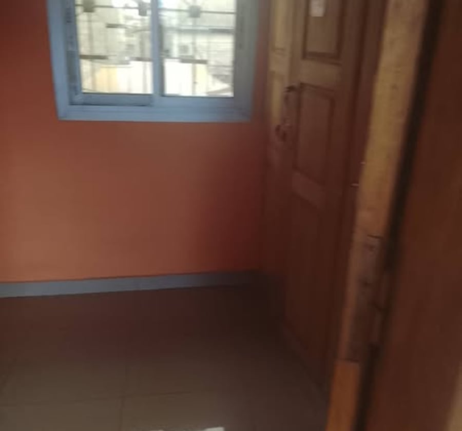 Joli studio propre à Logbaba, Douala