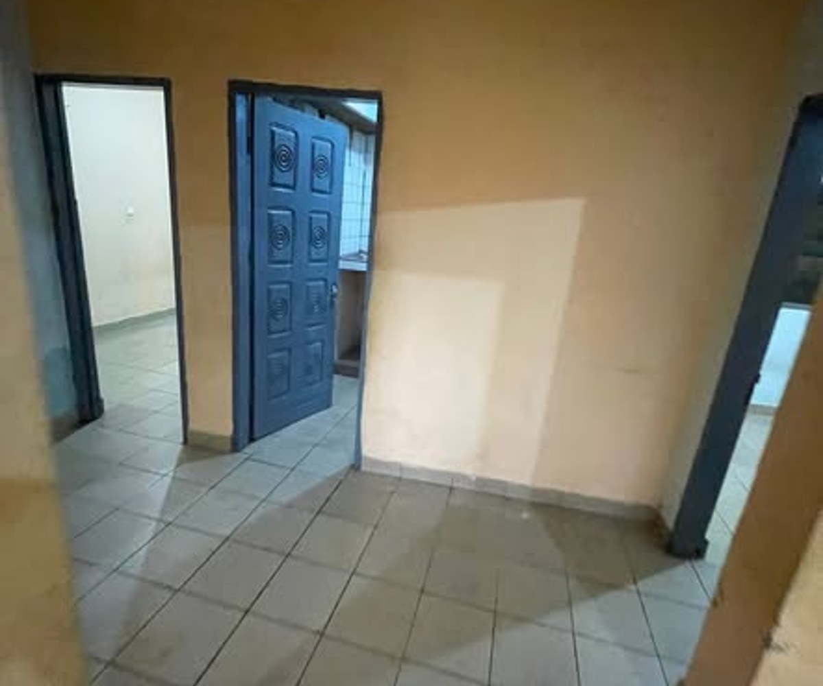 Appartement spacieux à louer à Etoudi - 90 000 FCFA/mois