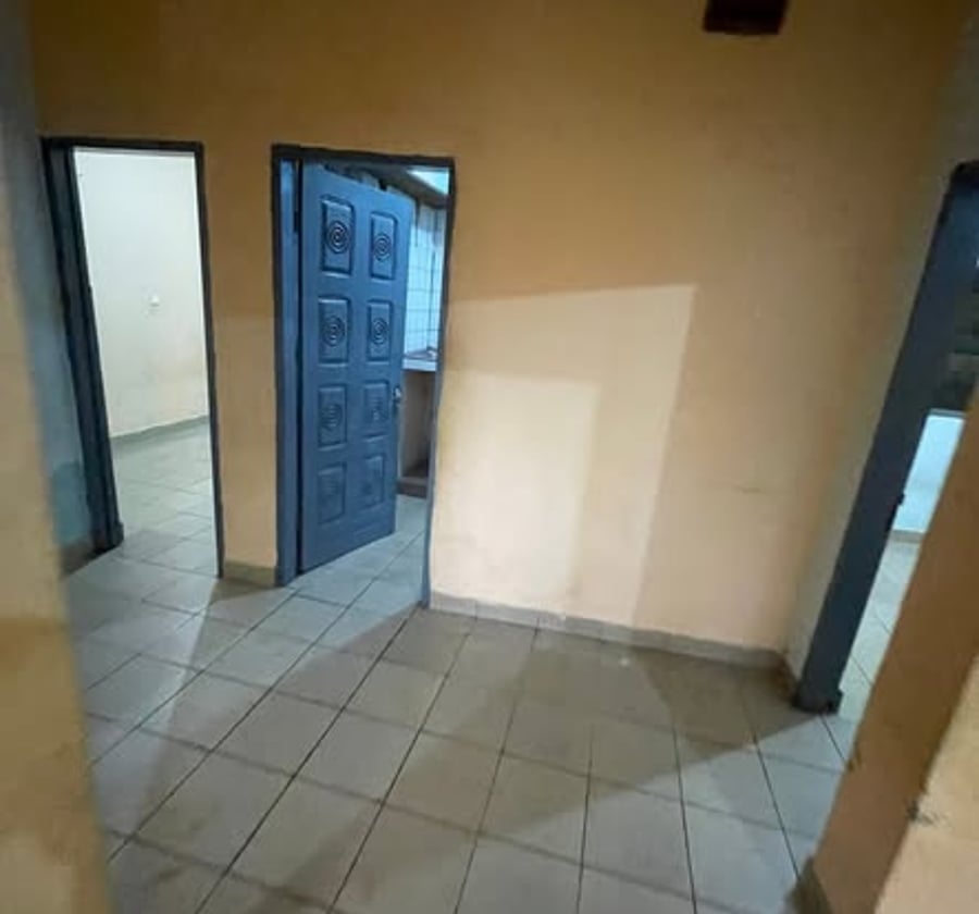 Appartement spacieux à louer à Etoudi - 90 000 FCFA/mois