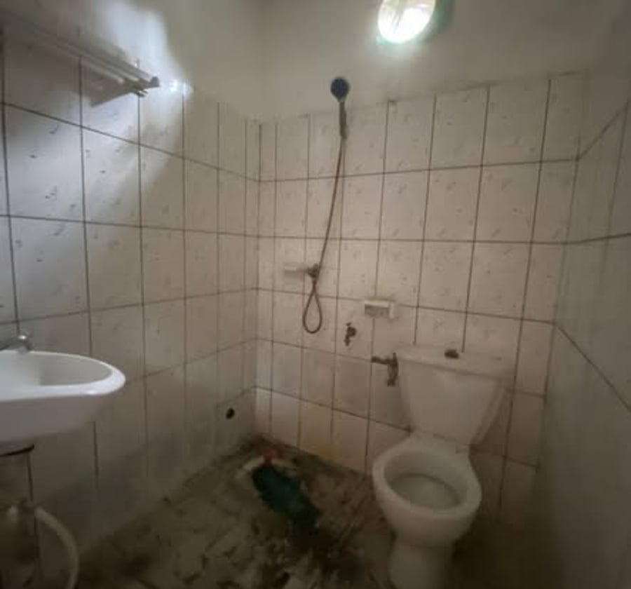 Chambre à Ange Raphaël, Douala