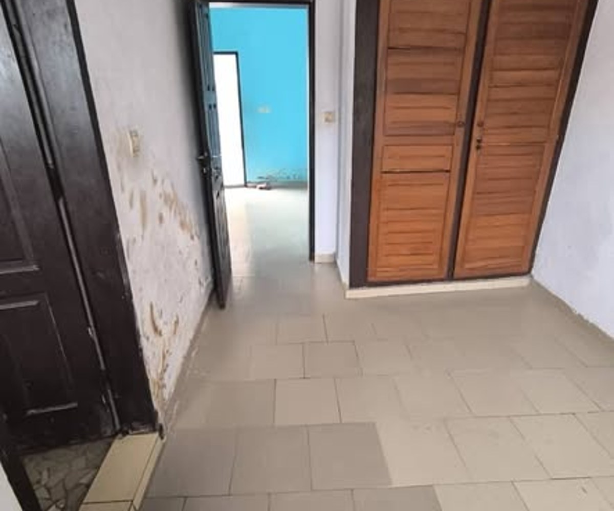 Studio moderne à louer à Ndogbong Bifaga