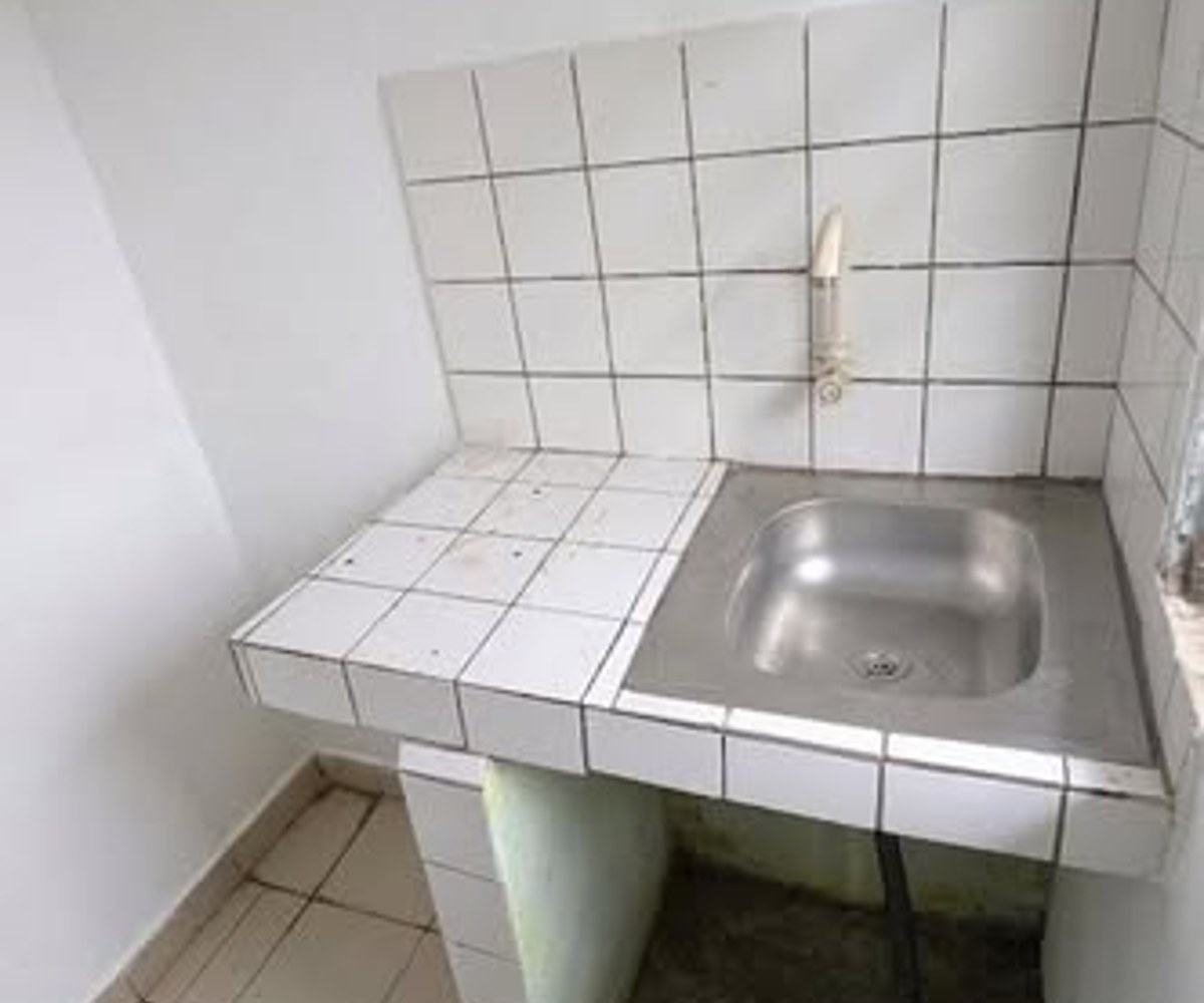 Chambre moderne avec cuisine et balcon - Ndogbong, Douala
