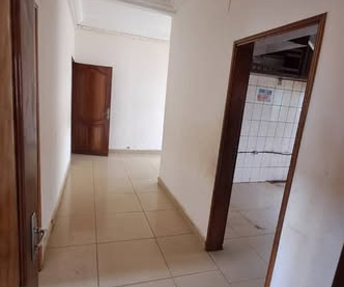 Duplex à louer à Logpom Njoya - 6 chambres, 5 douches, 450 000 FCFA/mois