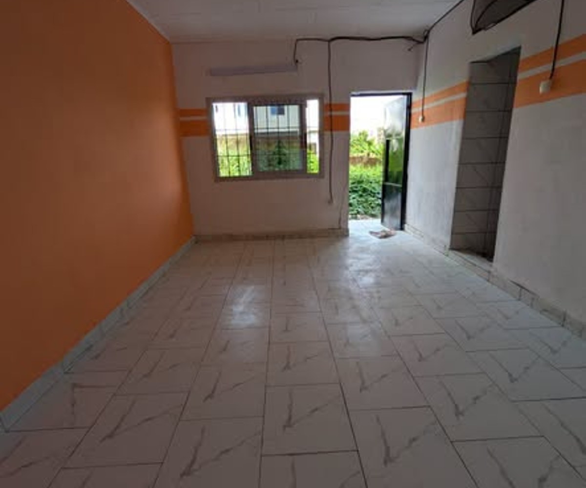 Chambre moderne à louer à Logbessou