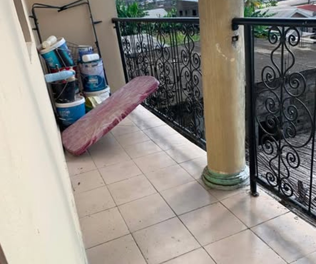 Très vaste et jolie Appartement moderne 2 chambres, 2 douches, balcon, forage, compteur prépayé