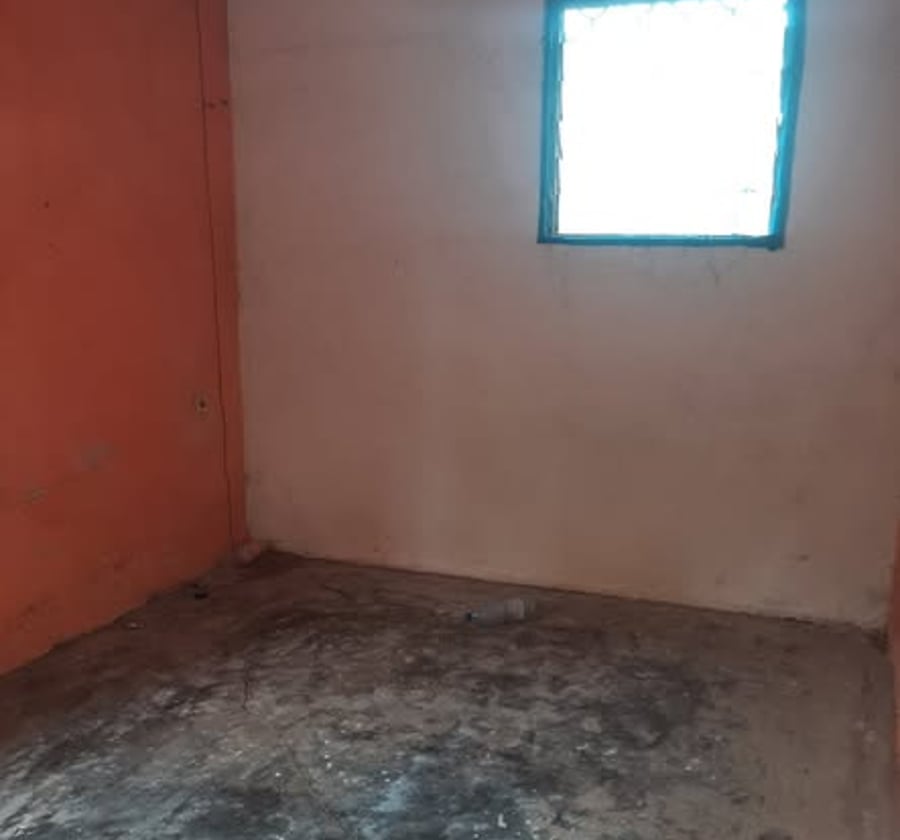 Chambre simple à louer à PK 10, Douala