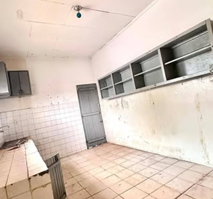 Villa commerciale à louer à Mvolyé