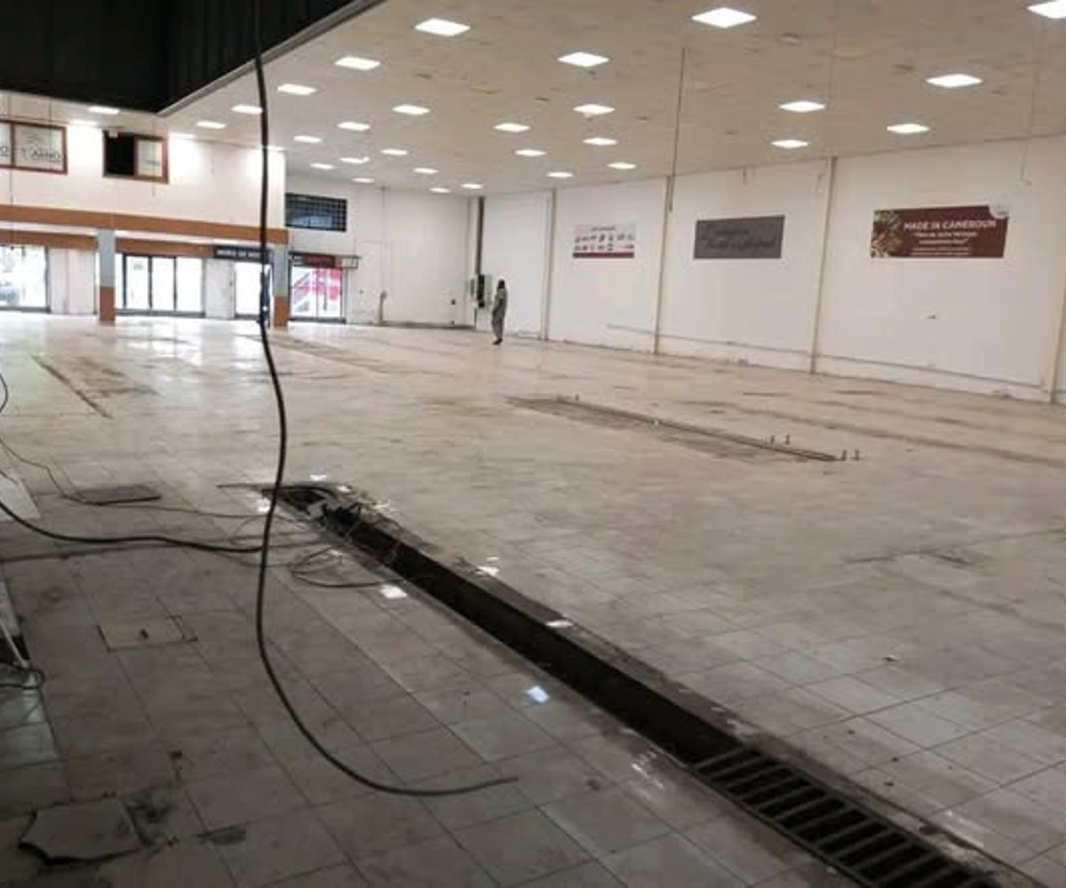 Entrepôt et bureaux à louer - Bonapriso