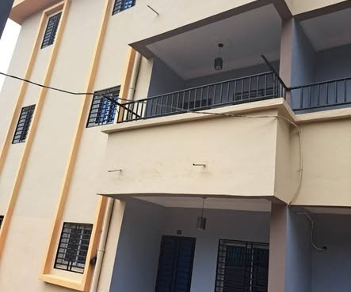 Studios et chambres modernes à louer à Nkolfoulou