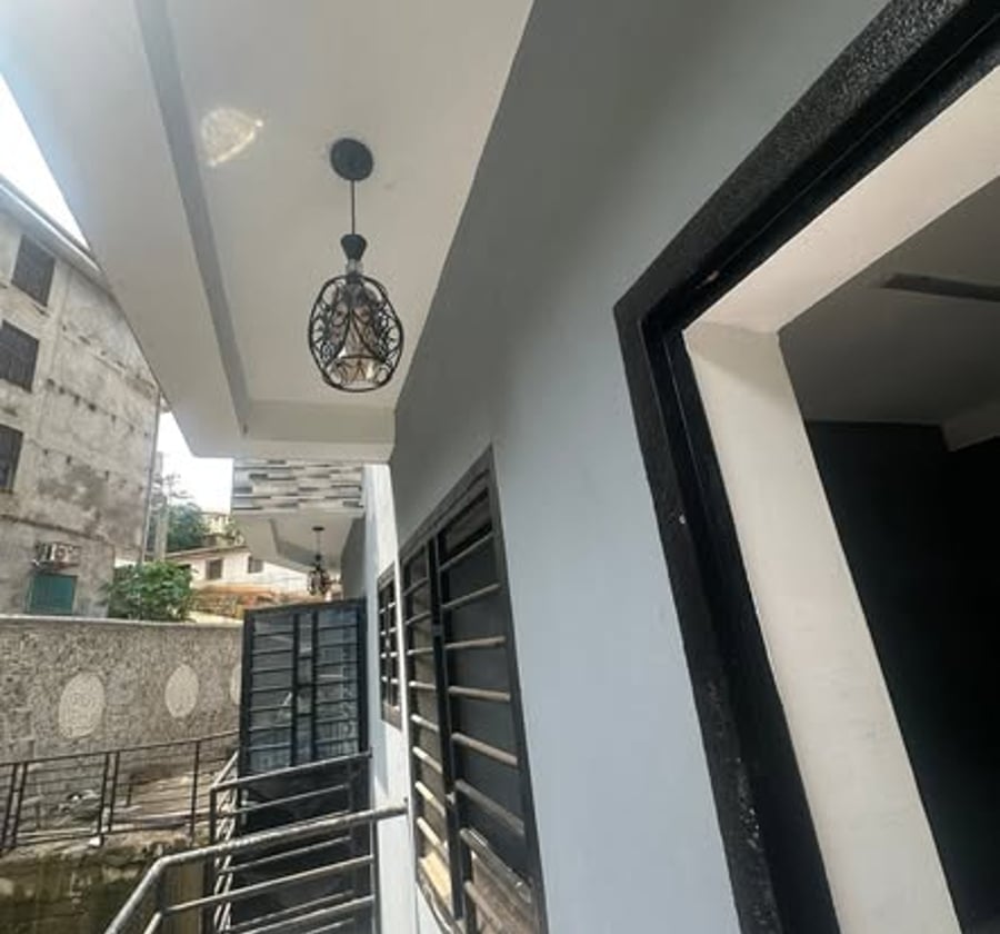 Chambre moderne 3 pièces à PK17 Douala