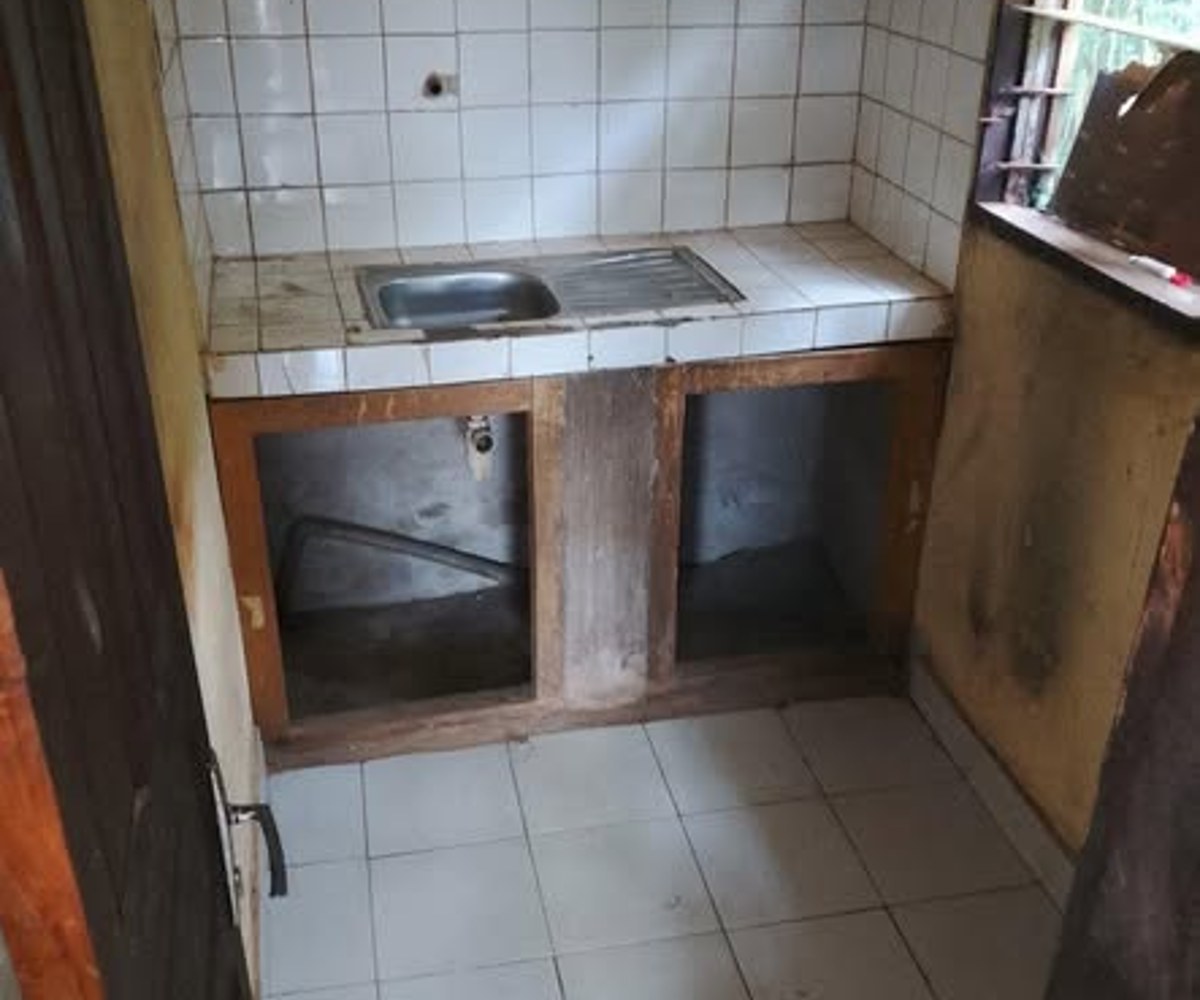 Studio 4 pièces - carrefour Etoug-Ebe