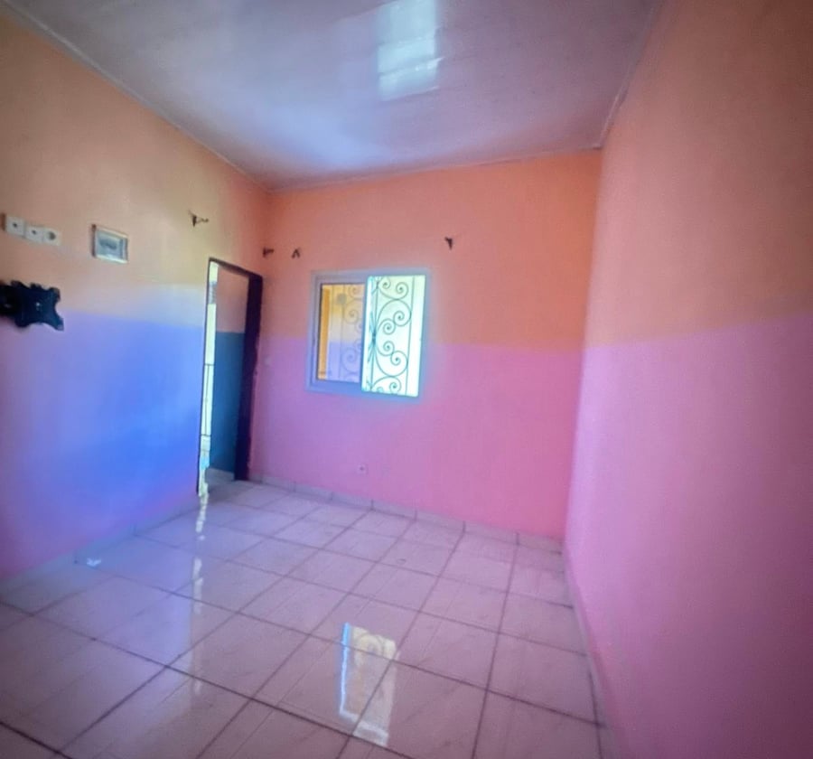 Chambre moderne à PK 17 – Douala