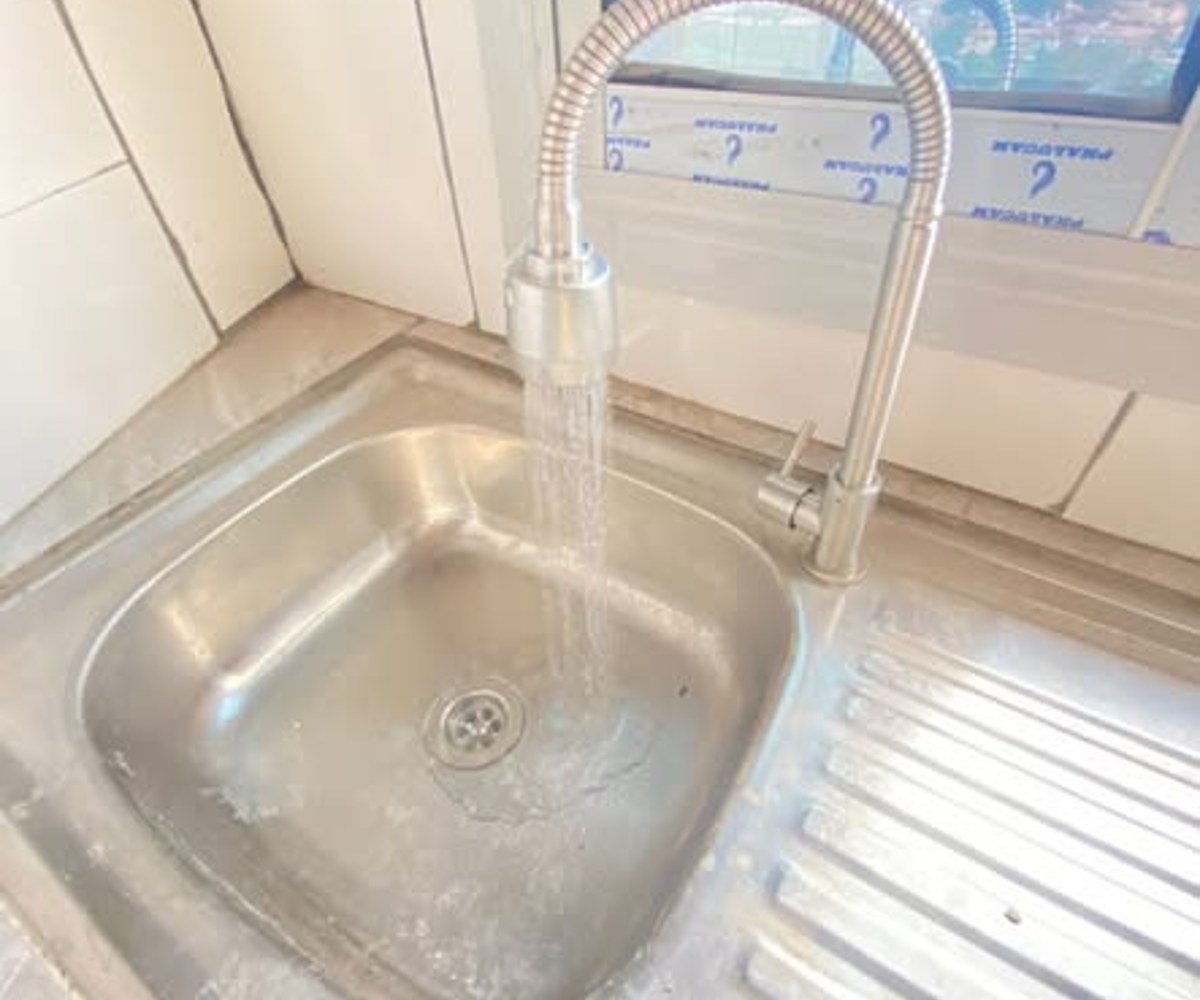 Chambre moderne à louer au carrefour MEEC, Yaoundé