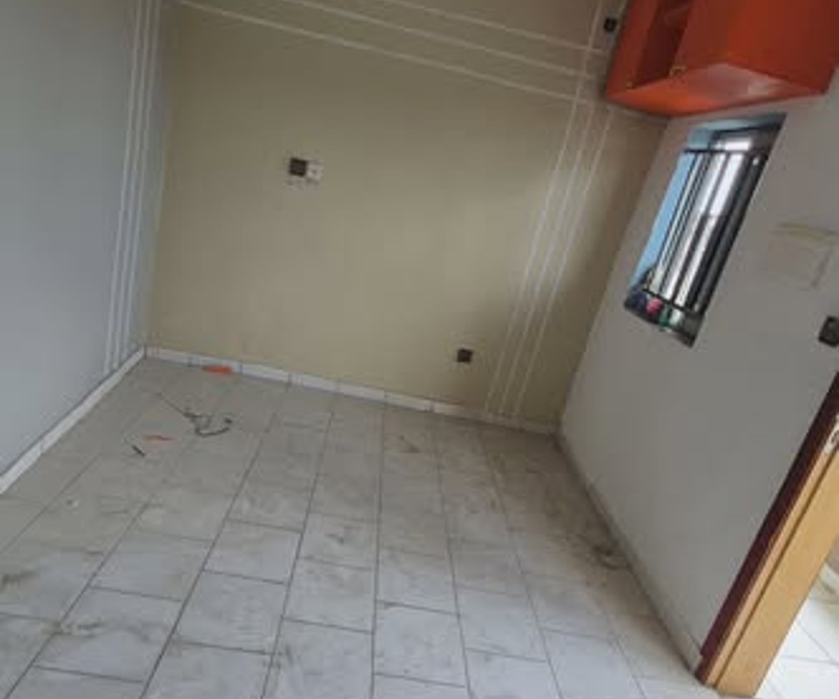 Chambre moderne 2 pièces à Douala Tradex village borne 10