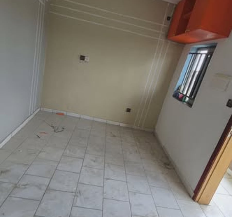 Chambre moderne 2 pièces à Douala Tradex village borne 10