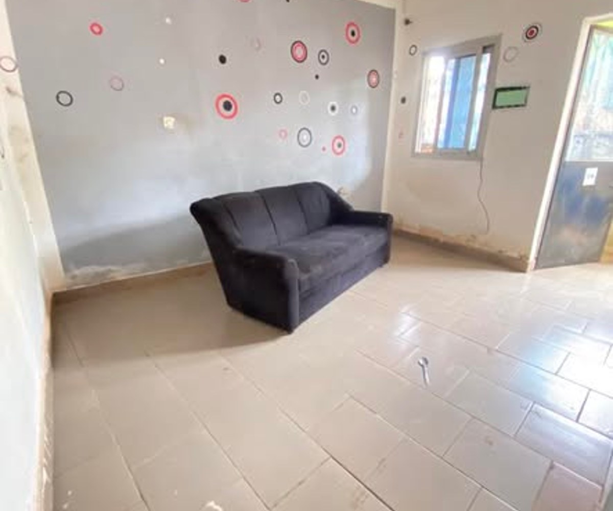 Vaste chambre moderne à louer à Jouvence