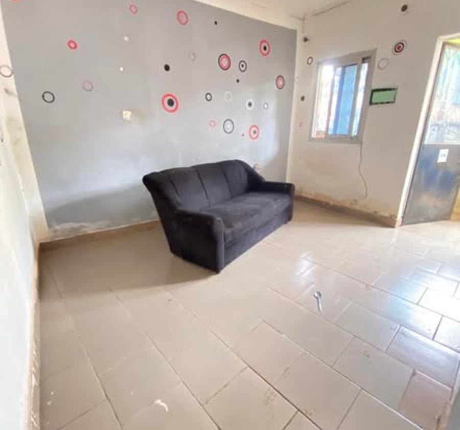 Vaste chambre moderne à louer à Jouvence