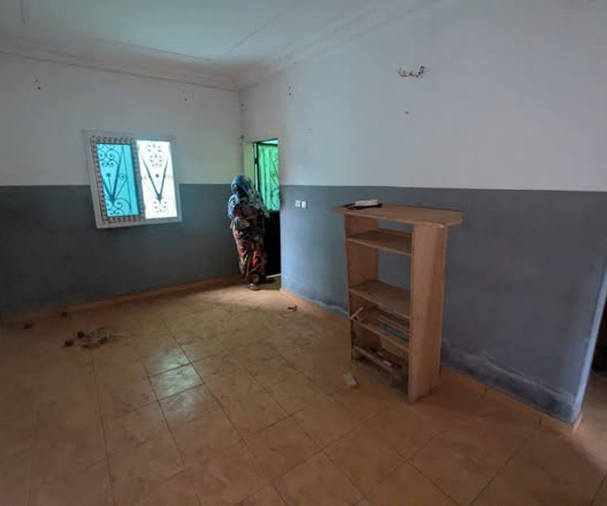 Studio moderne à louer à Olembe
