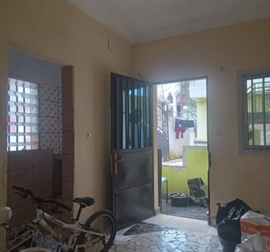 Chambre moderne à louer à Biyem-Assi