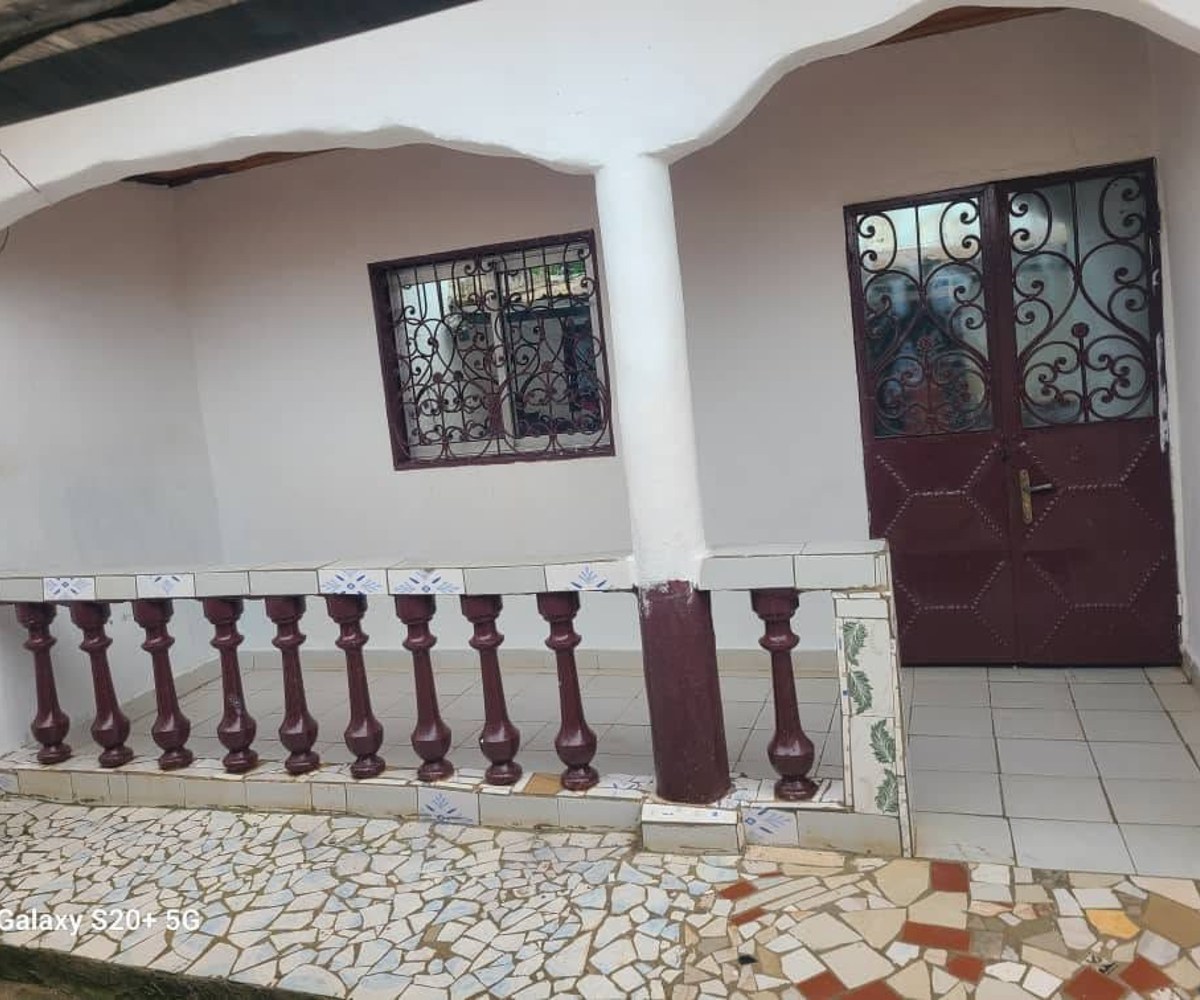 Maison 6 pièces à louer à Yaoundé (Carrière Monti)