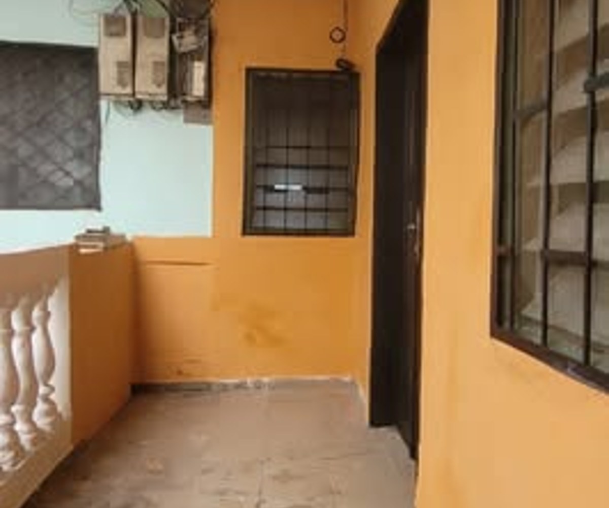 2 chambres, 2 douches, salon, cuisine à Biyem-Assi Lac
