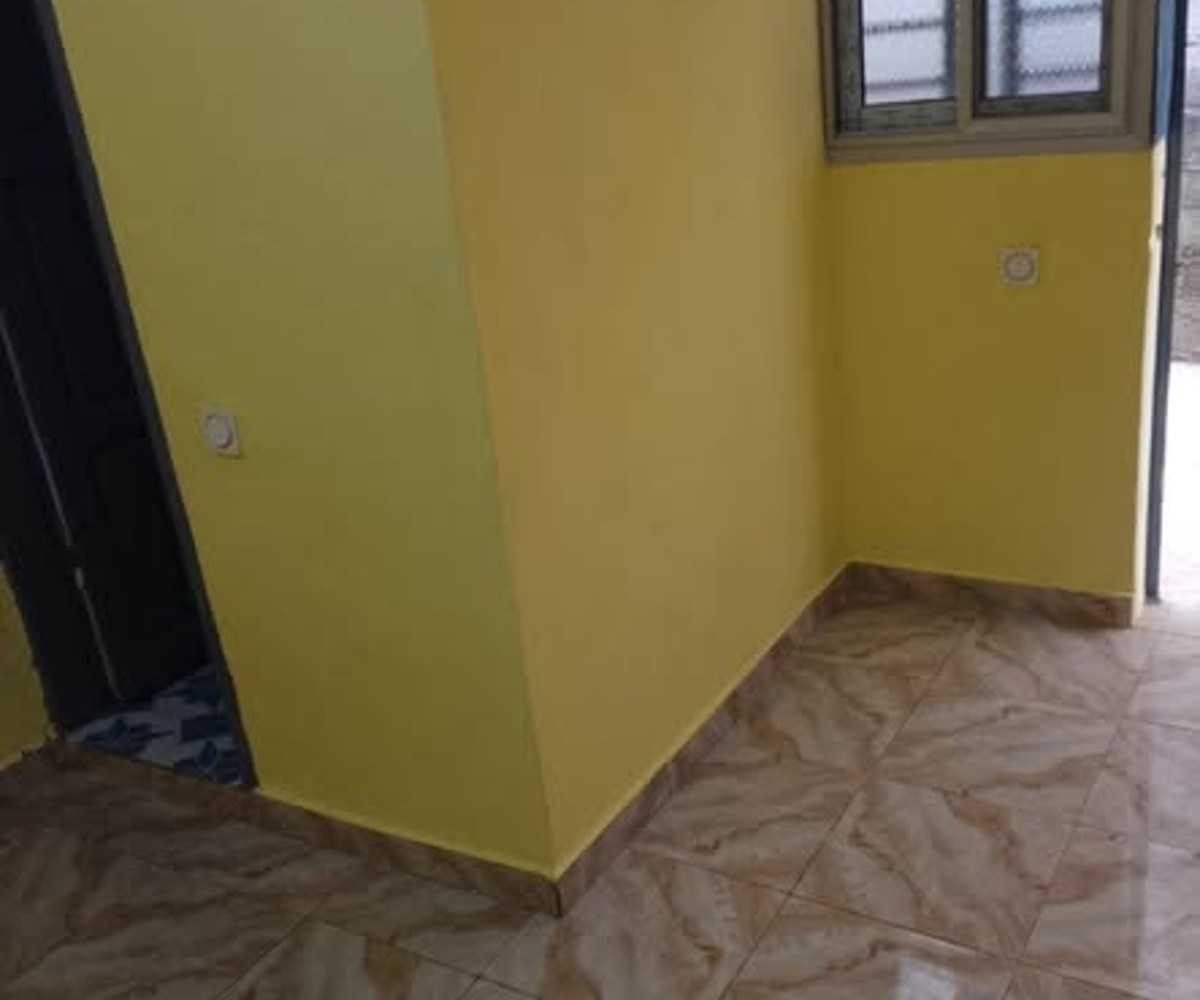 Lots de chambres modernes à Nkoabang