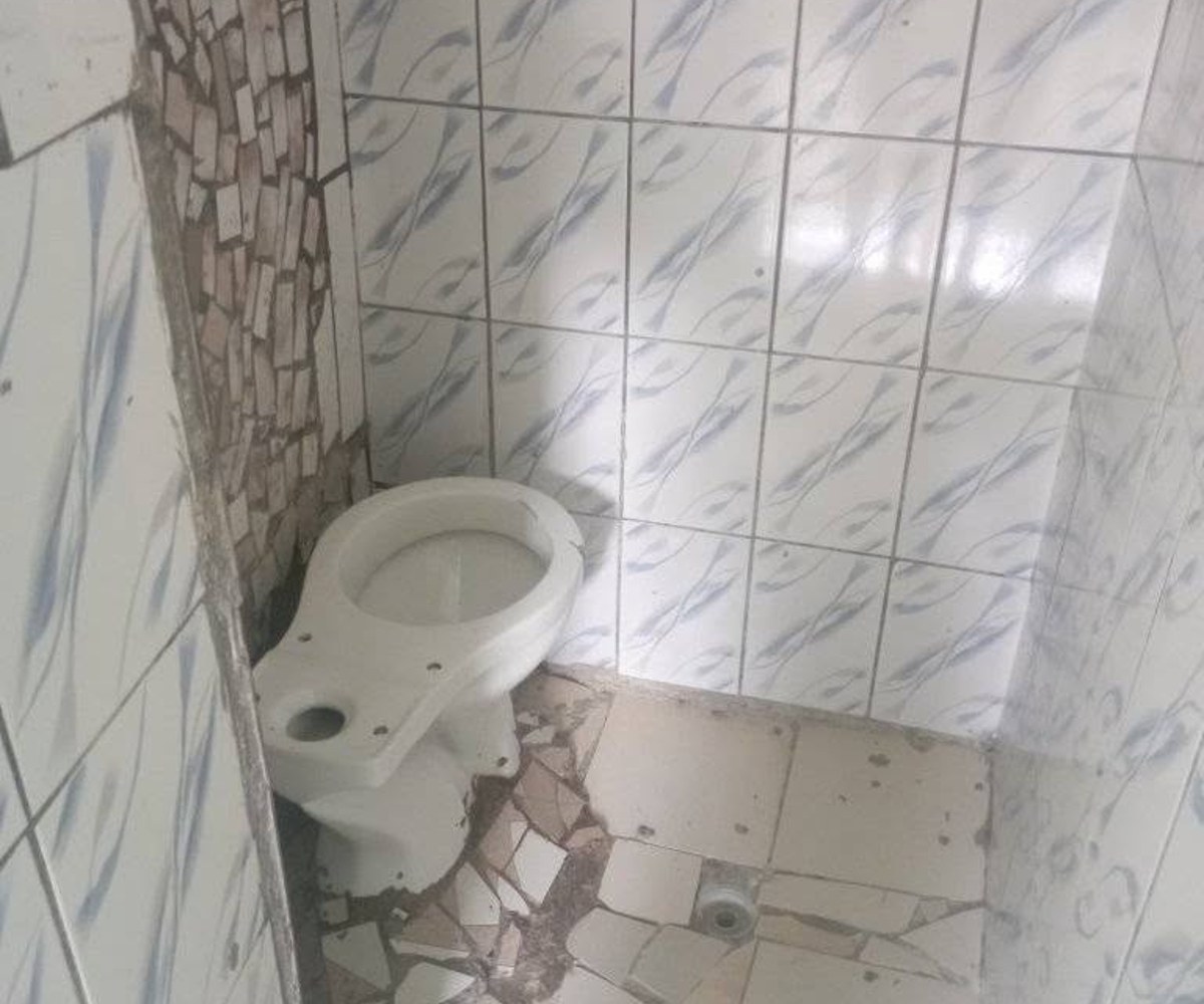Chambre à louer à Beedi (pharmacie Santa Rosa)