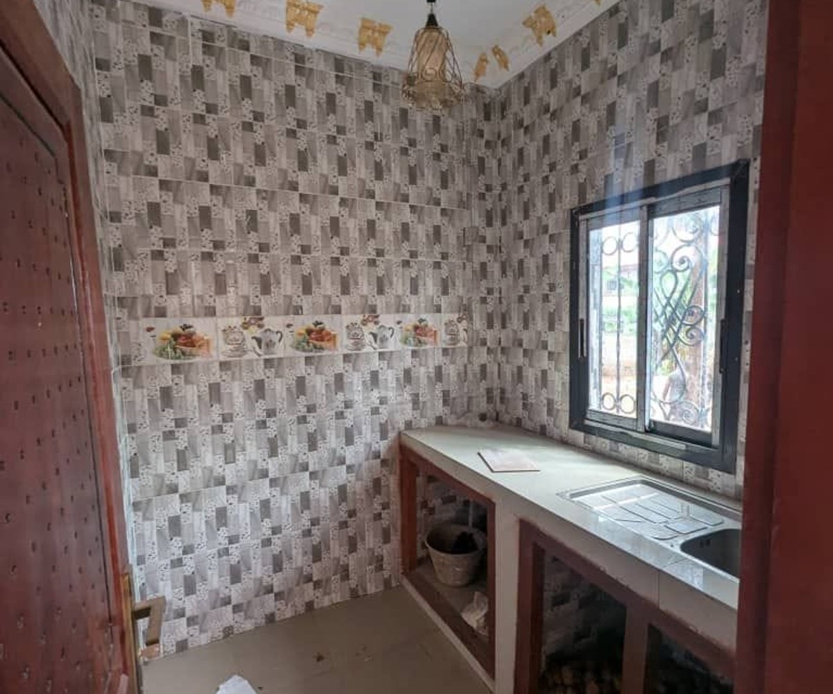 Studio moderne à louer à Odza, Borne 10
