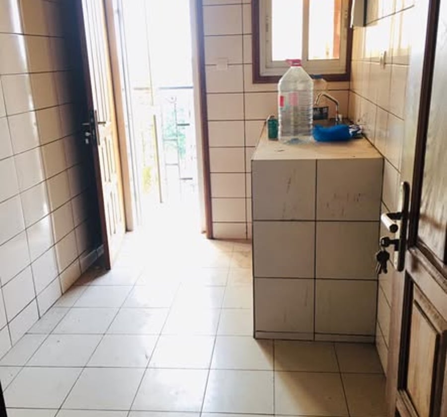 Vaste et magnifique appartement moderne à louer à PK8