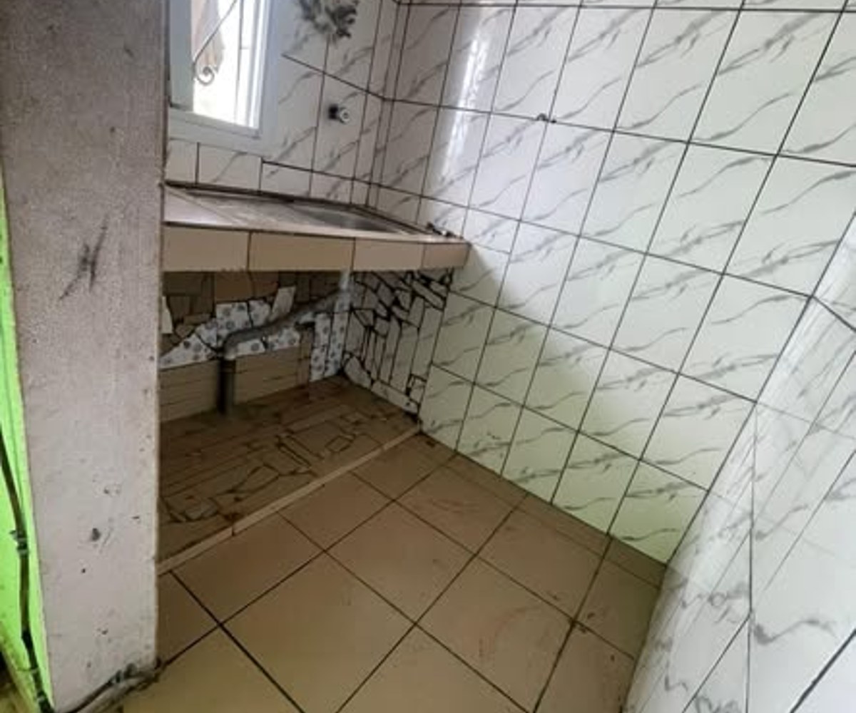 Studio moderne 1er étage Logbessou