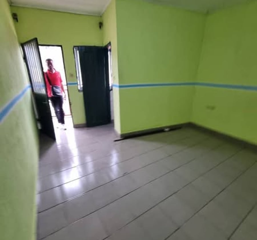 Studio moderne à louer à Biyem-Assi