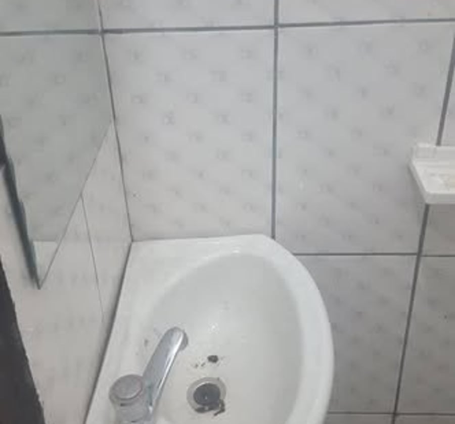 Studio moderne à louer à Village, Douala