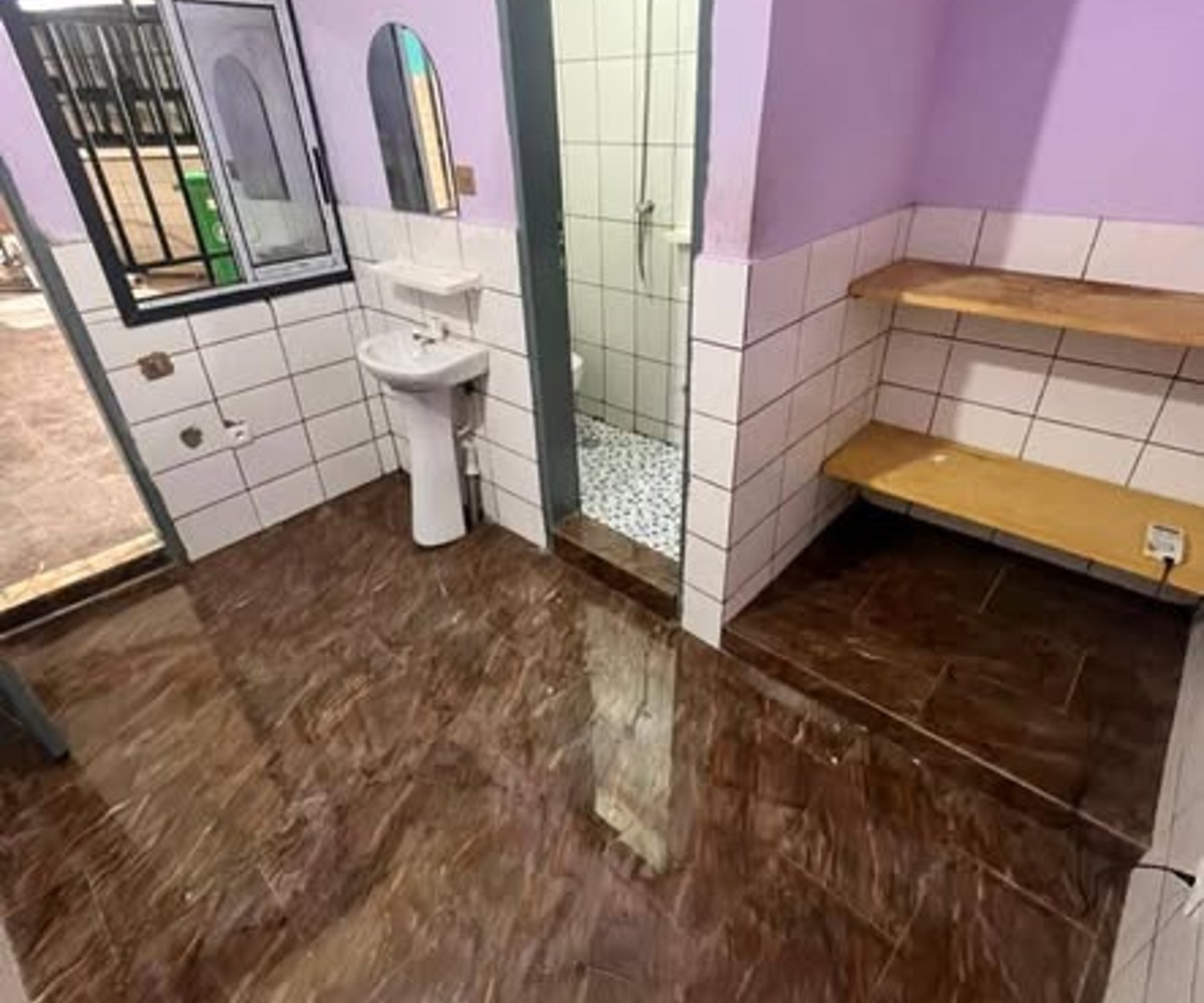 Chambre à louer près commissariat 10ème - Ndogbong