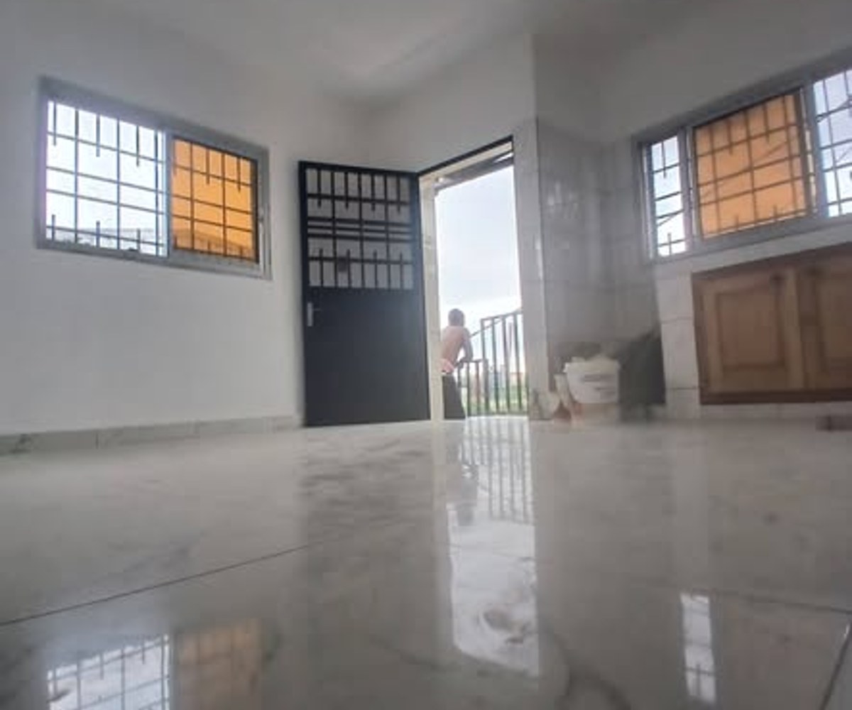 Studio moderne à PK 12, Douala