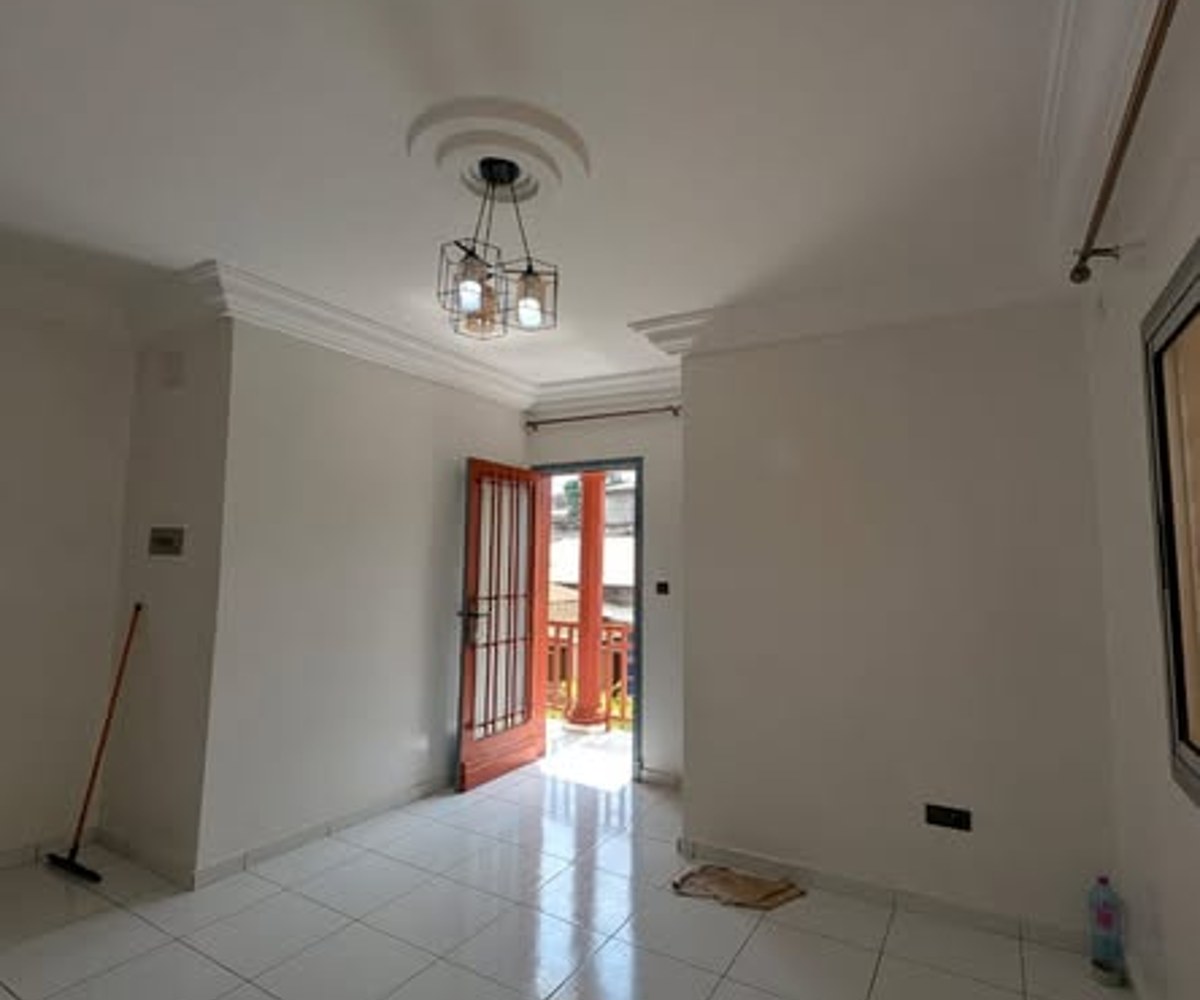 Studio moderne à louer à Nsam