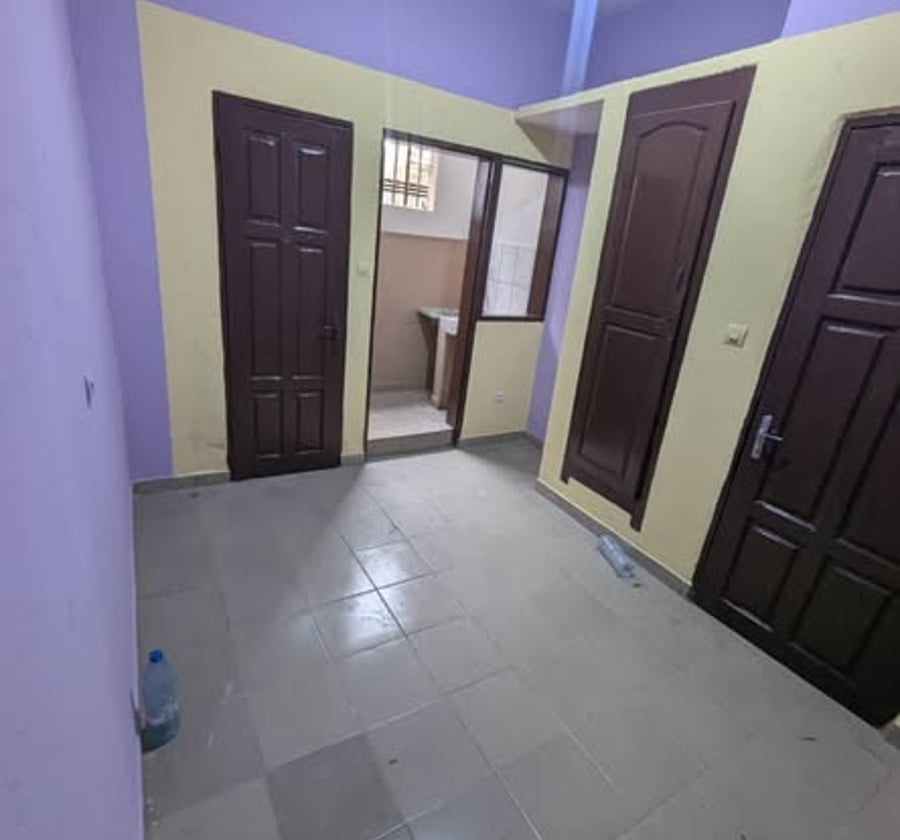 Chambre moderne à louer - Ndogbong, Douala