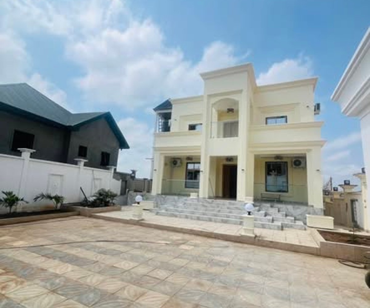 Duplex haut standing à vendre – Odza (Happy) – 600 m²