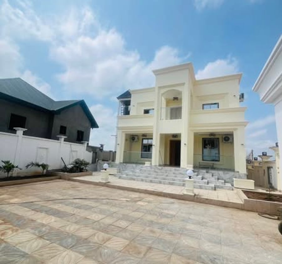 Duplex haut standing à vendre – Odza (Happy) – 600 m²