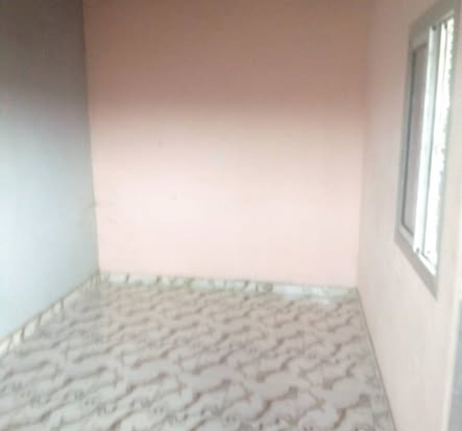 Chambre moderne à Nkolmesseng - Nouvellement construit - 25 000 FCFA/mois