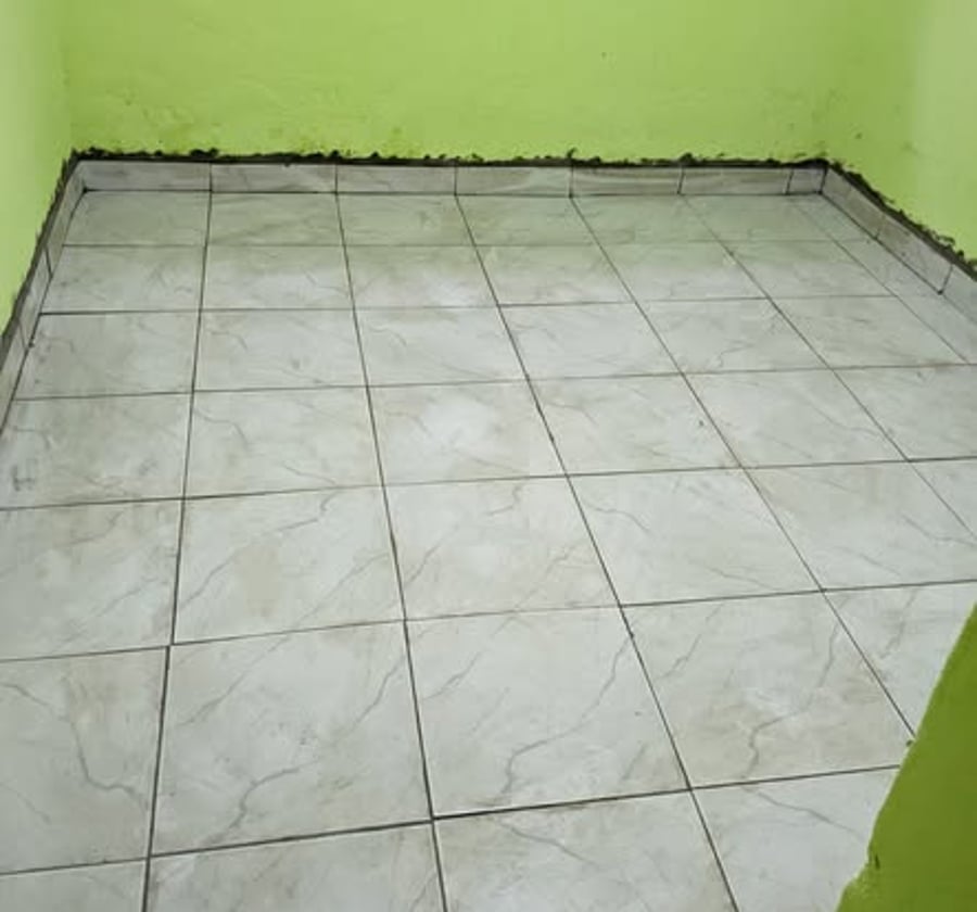 Vaste studio moderne à louer à Obobogo - Entrée Paloma