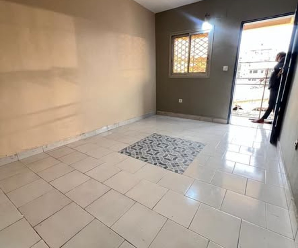 Studio moderne à louer à Kotto Chefferie