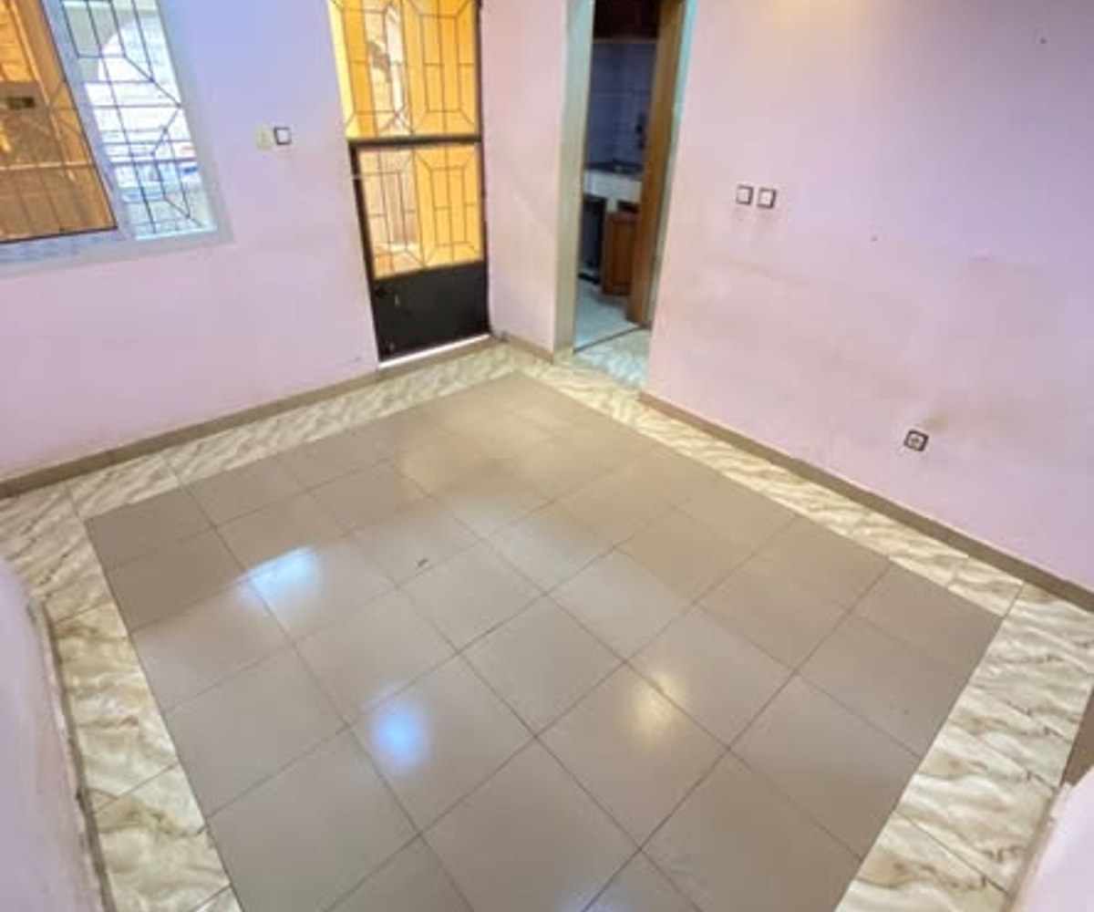 Studio moderne à Etoug-Ebe - 50 000 FCFA/mois