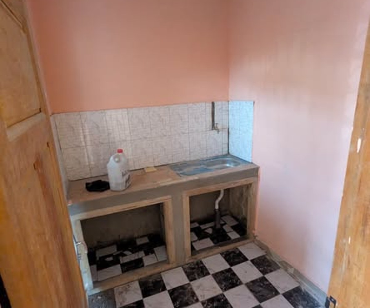 Studio moderne individuel à louer à Étoudi
