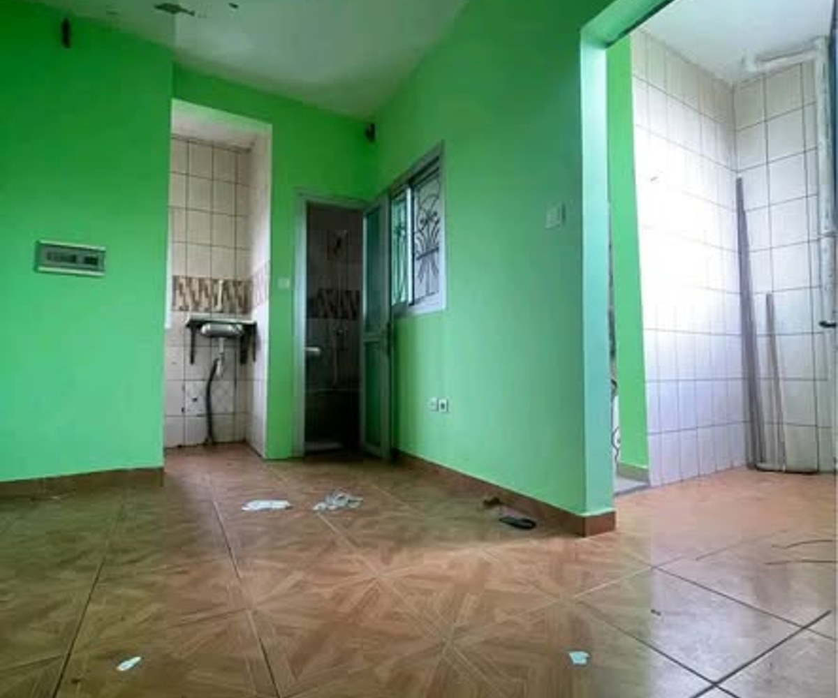 Chambre 3 pièces à Cité des Palmiers – Meublé ? Non, vide
