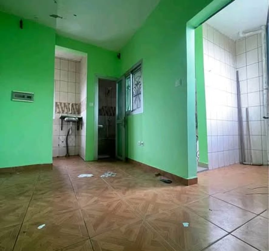 Chambre 3 pièces à Cité des Palmiers – Meublé ? Non, vide