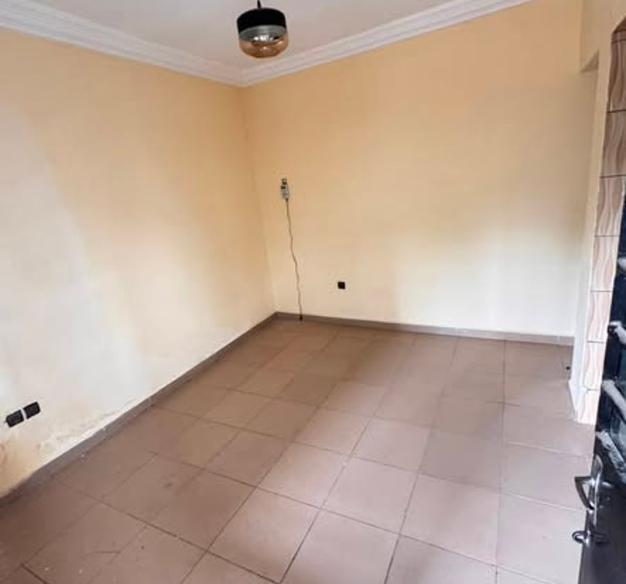 Studio et 4 pièces à PK21 - Douala