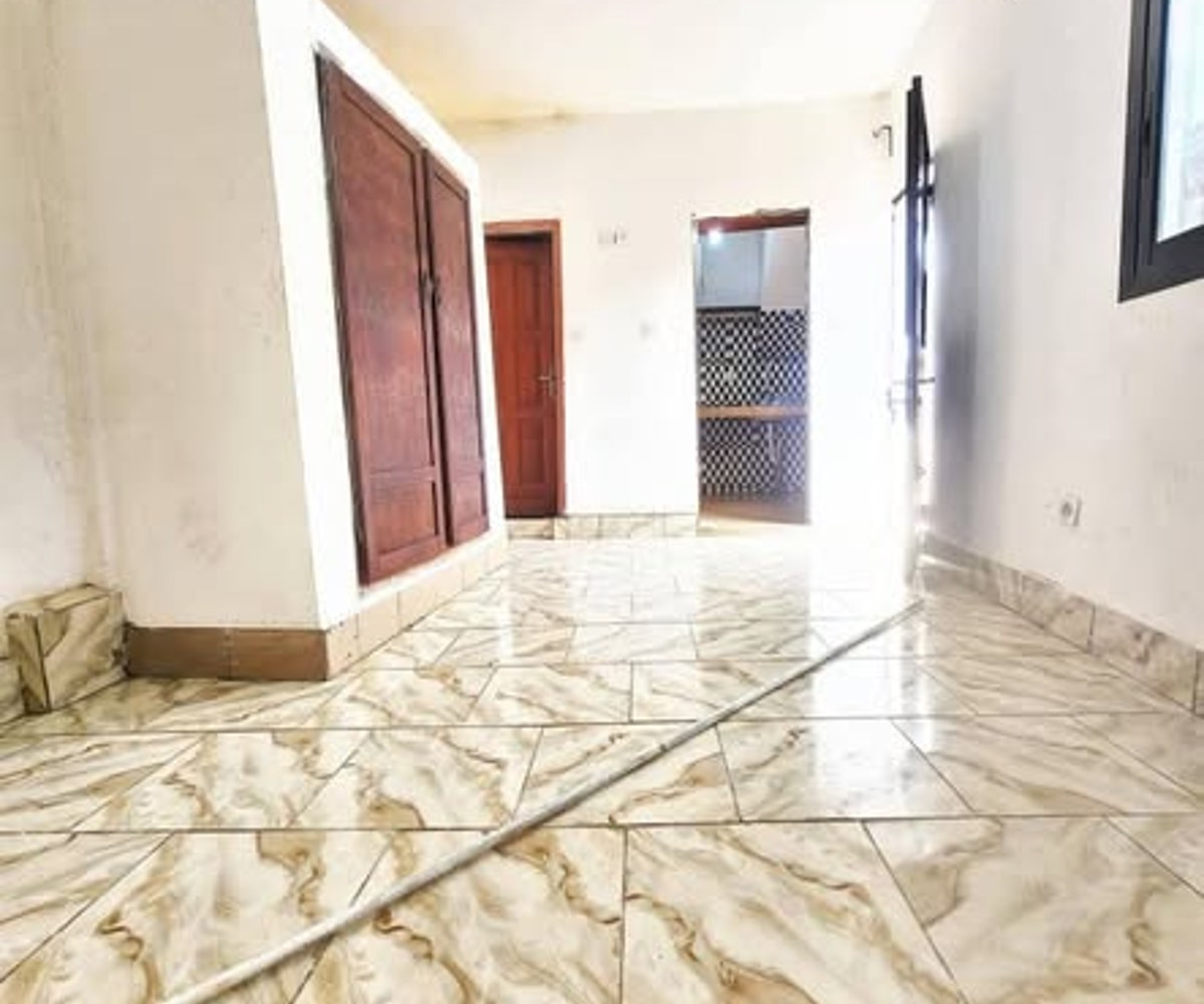 Chambres modernes à Nkolfoulou