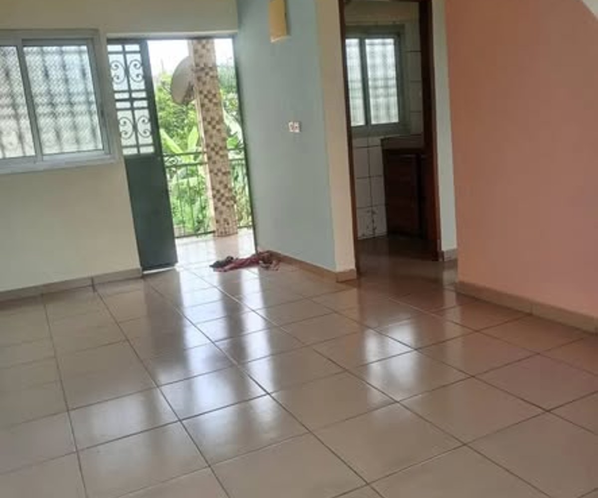 Studio moderne à Ndogpassi II Saint Nicolas
