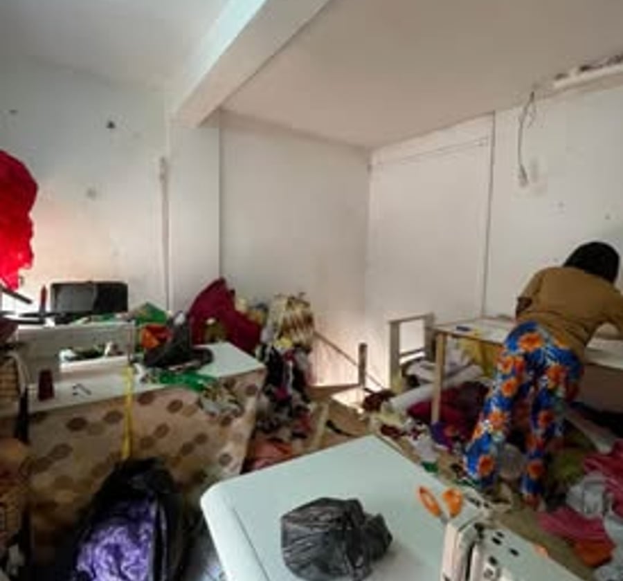 Vaste boutique à louer - Essos, Yaoundé