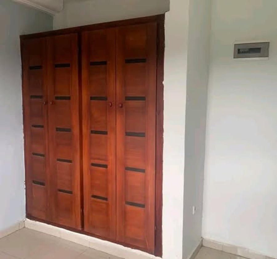 Studio moderne à louer au carrefour Nkoabang